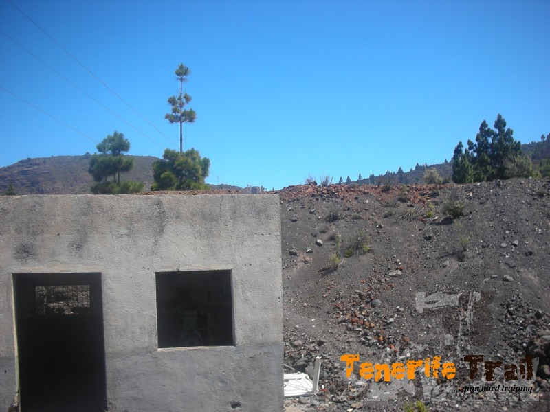 Construcción salida de Arguayo punto de referencia