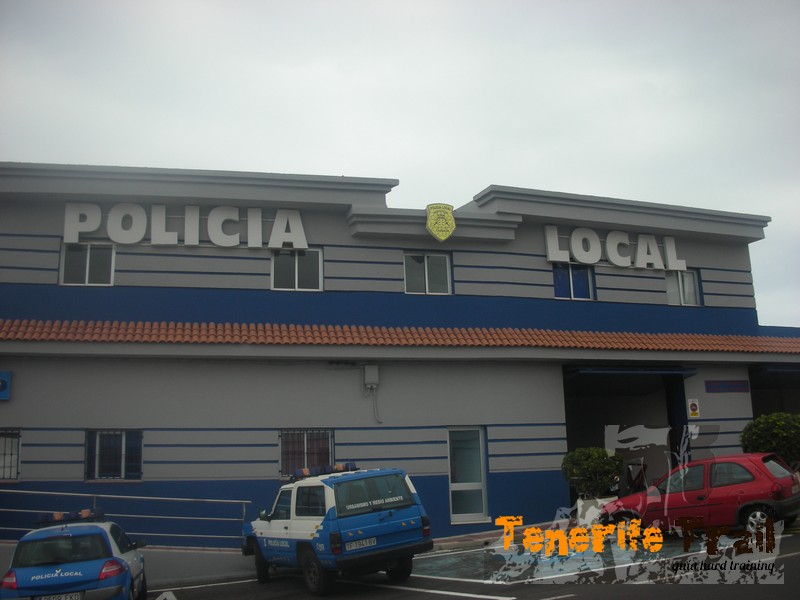 Policía Local Santiago del Teide cruce en Los Gigantes