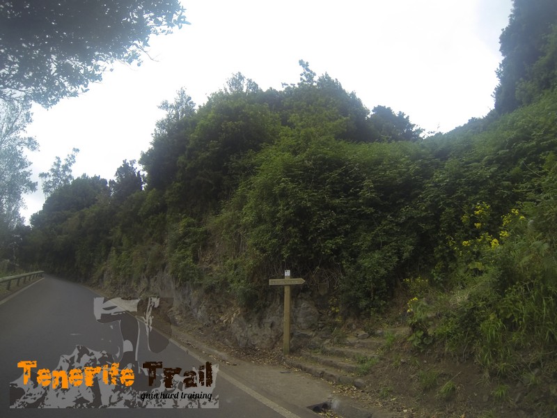 Entrada sendero carretera de Las Carboneras